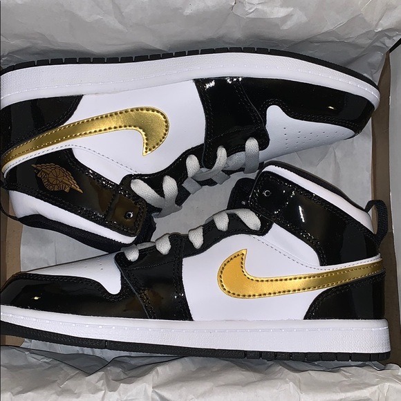 AIR JORDAN 1 MID SE GS (BLACK/METALLIC GOLD-WHITE) - Picture 6 of 9